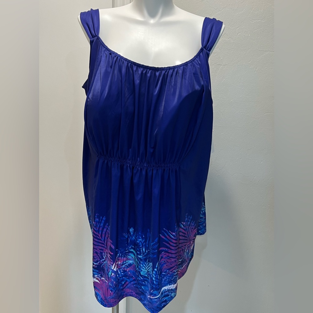 Size 32 NWT (lowered price)Long Swimsuit Top with adjustable straps